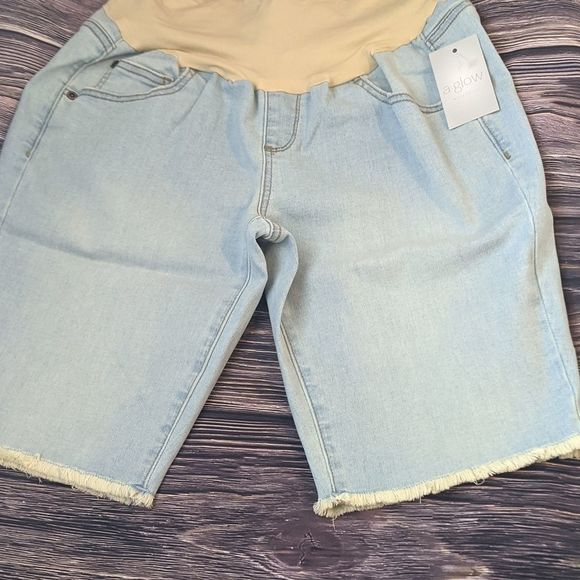 NEW  Maternity a:glow Cut off Hem Full  Belly Panel Denim Bermuda Shorts Size 8 - Picture 2 of 9